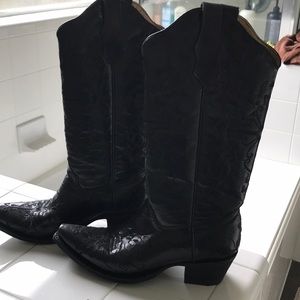 Nice barely worn cowboy boots